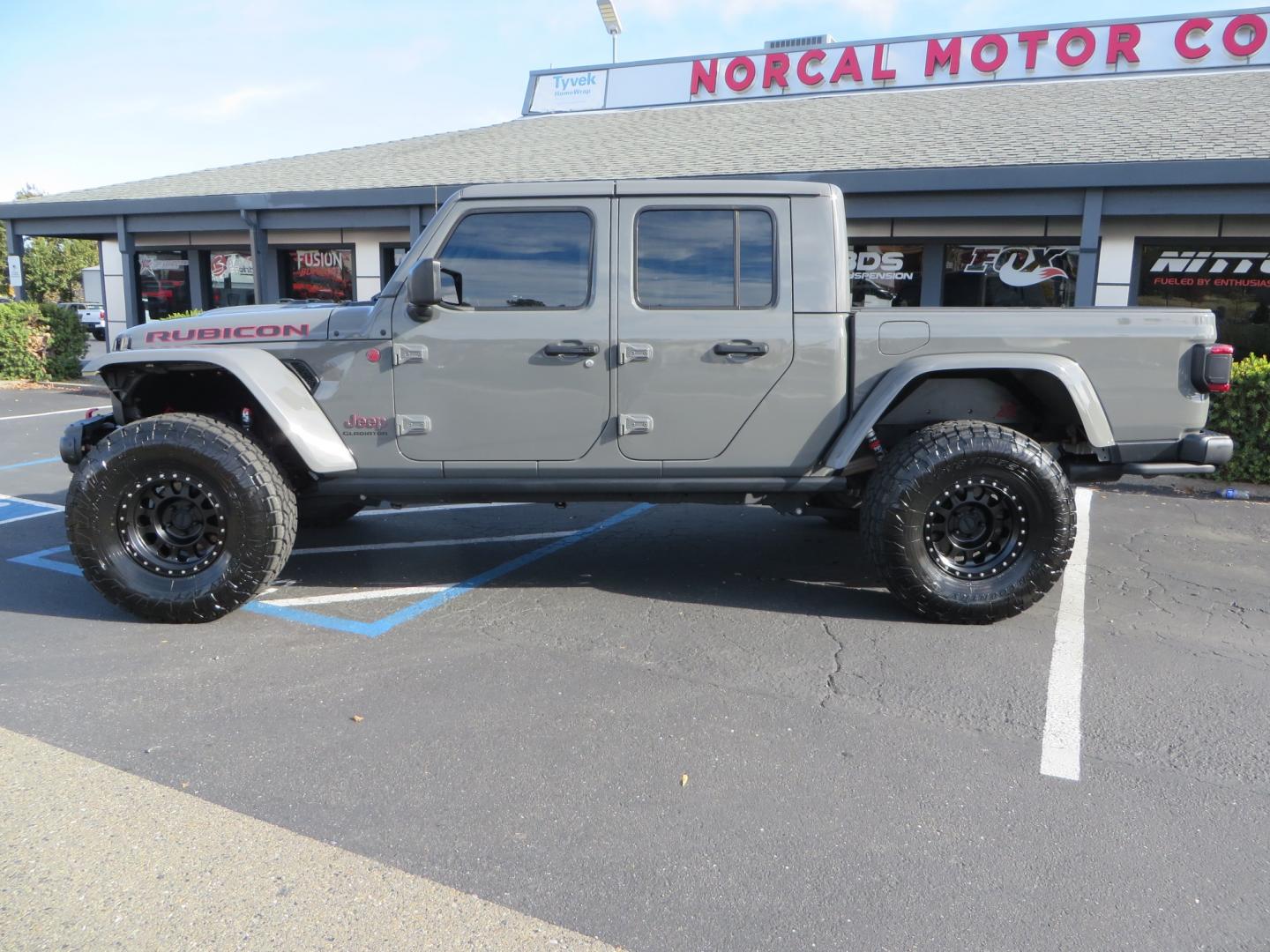 2020 Jeep Gladiator Rubicon (1C6JJTBG1LL) with an 3.6L V6 DOHC 24V engine, automatic transmission, located at 2630 Grass Valley Highway, Auburn, CA, 95603, (530) 508-5100, 38.937893, -121.095482 - Loaded Rubicon Gladiator with all of the goods. 3" JKS suspension, Fox Shocks, 37" Toyo tires, !7" Method wheels, American Adventure lab inner fender liners and slim line fender kits. - Photo#7